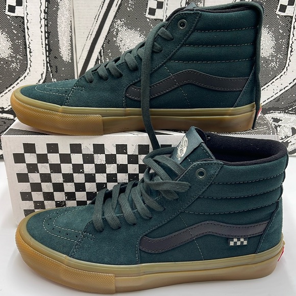 Vans WMNS Skate Sk8-Hi
Green/Gum
VN0A2Z3317P
Sneakers - Picture 2 of 16